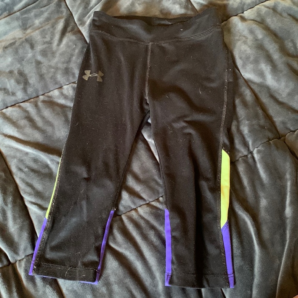 Girls Under Armour size 5 Athletic leggings